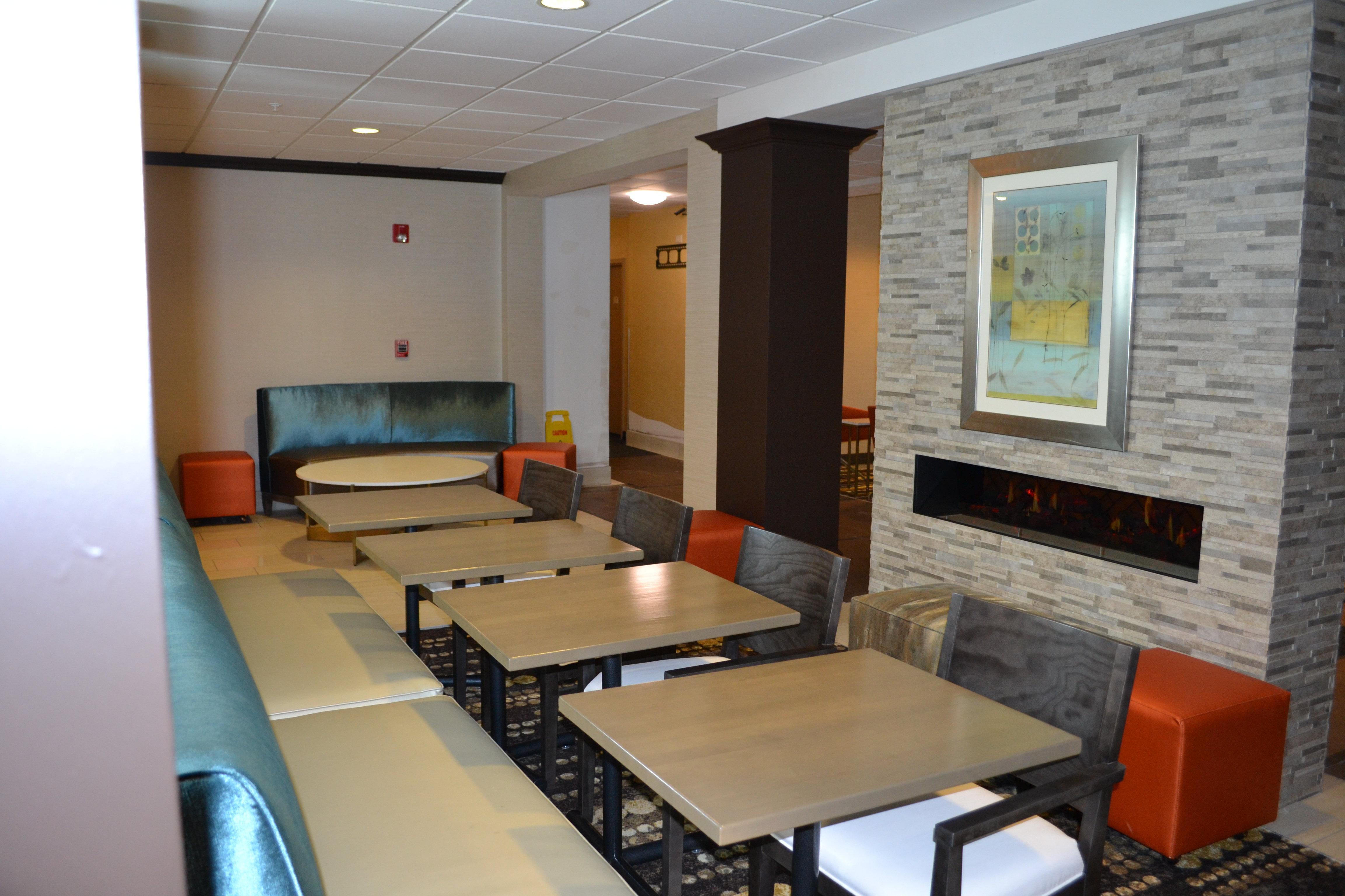 Holiday Inn Express Hotel & Suites Kent State University Eksteriør billede
