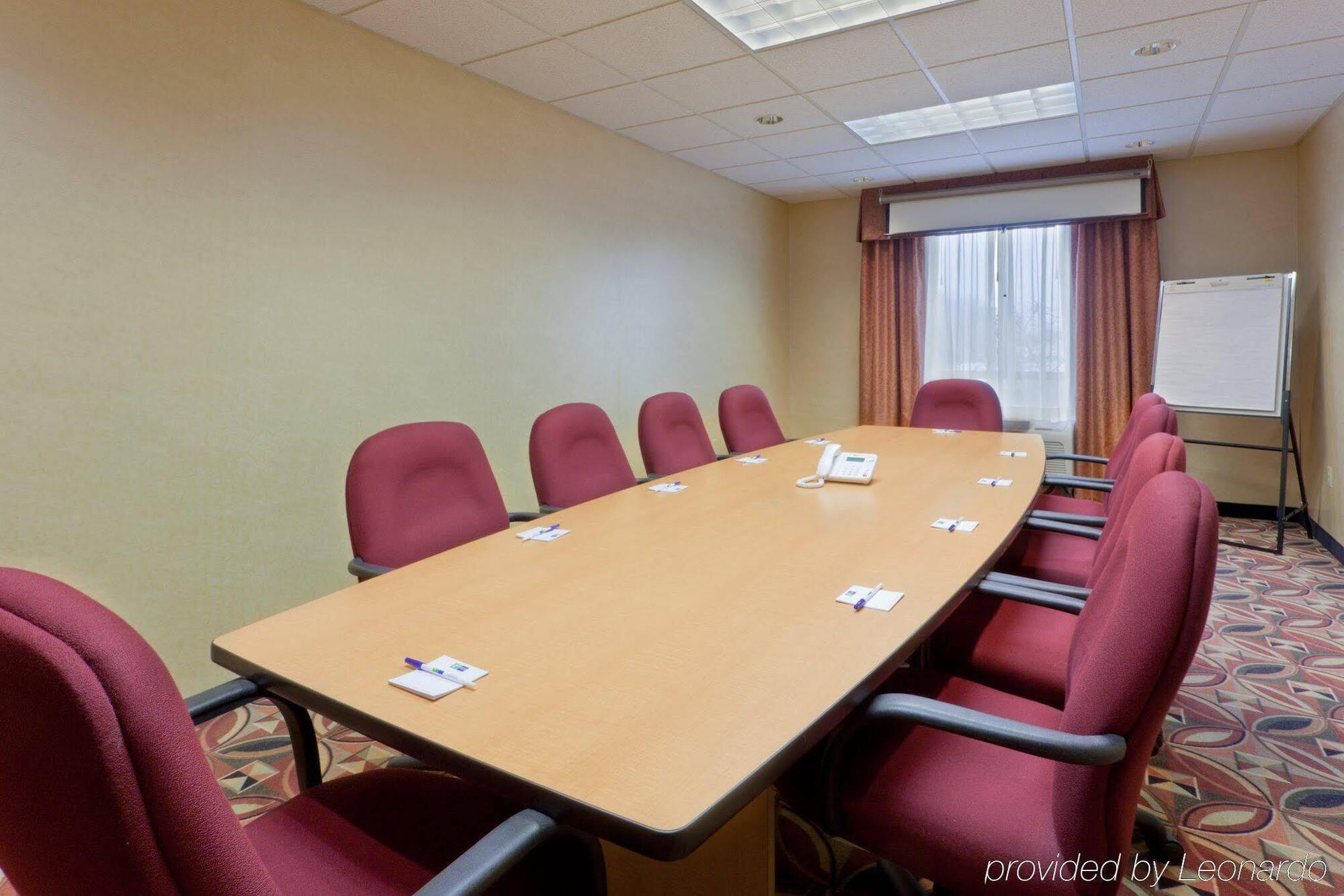 Holiday Inn Express Hotel & Suites Kent State University Eksteriør billede